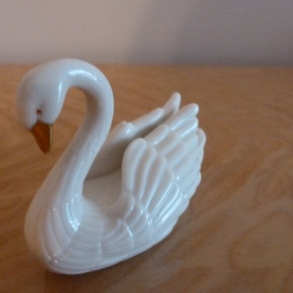 Lenox Swan Figurine Wedding Cake Topper - Place Card Holder - Picture 7 of 8